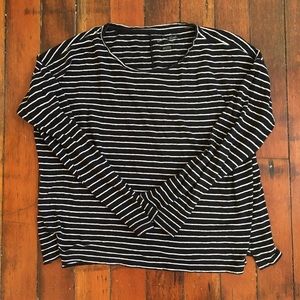 Universal thread striped shirt long sleeve black and white